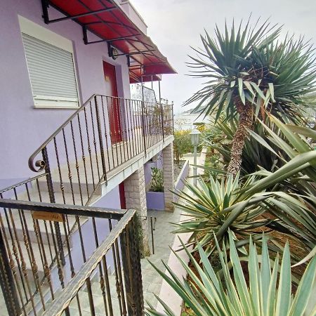 Aparthotel Viola Pjescana Uvala Exterior photo