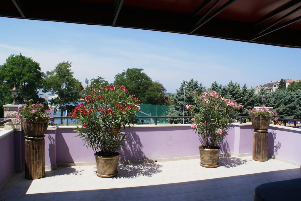 Aparthotel Viola Pjescana Uvala Exterior photo