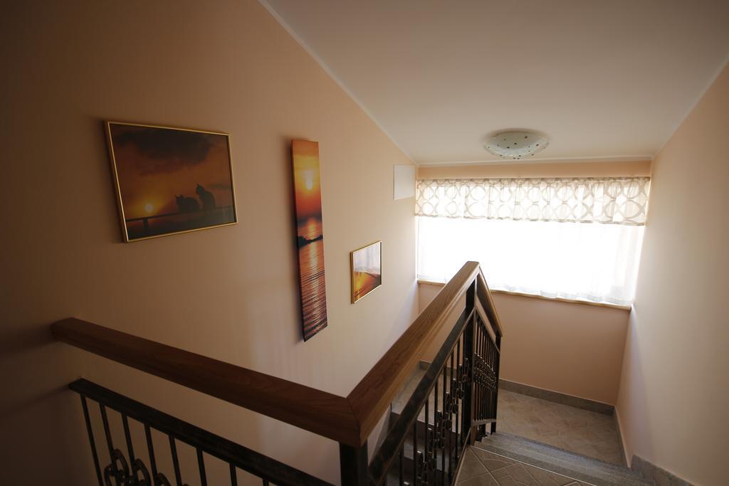 Aparthotel Viola Pjescana Uvala Exterior photo