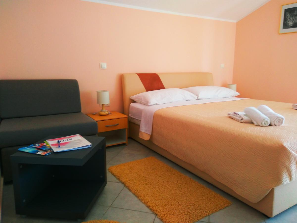 Aparthotel Viola Pjescana Uvala Exterior photo
