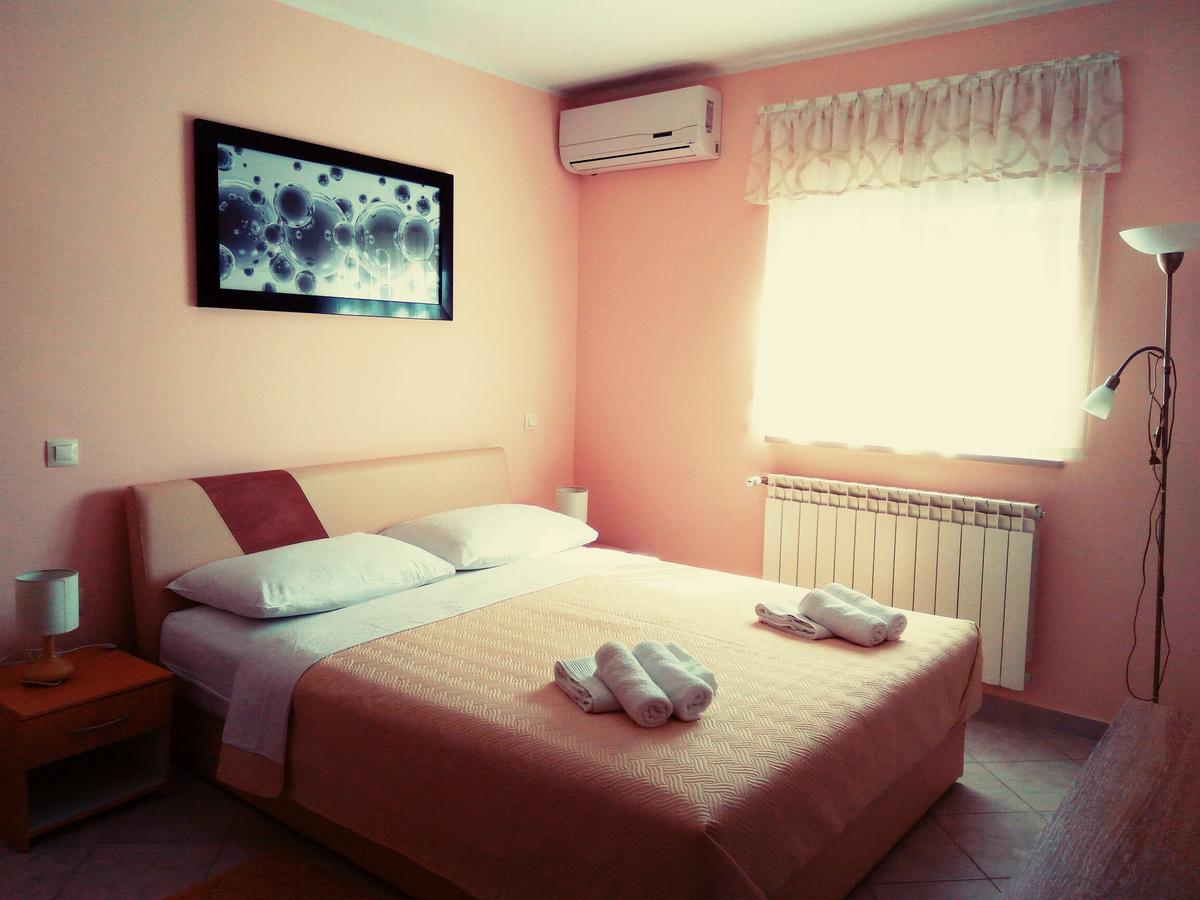 Aparthotel Viola Pjescana Uvala Exterior photo