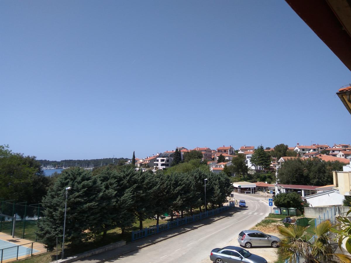 Aparthotel Viola Pjescana Uvala Exterior photo