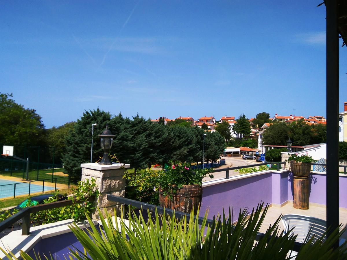 Aparthotel Viola Pjescana Uvala Exterior photo