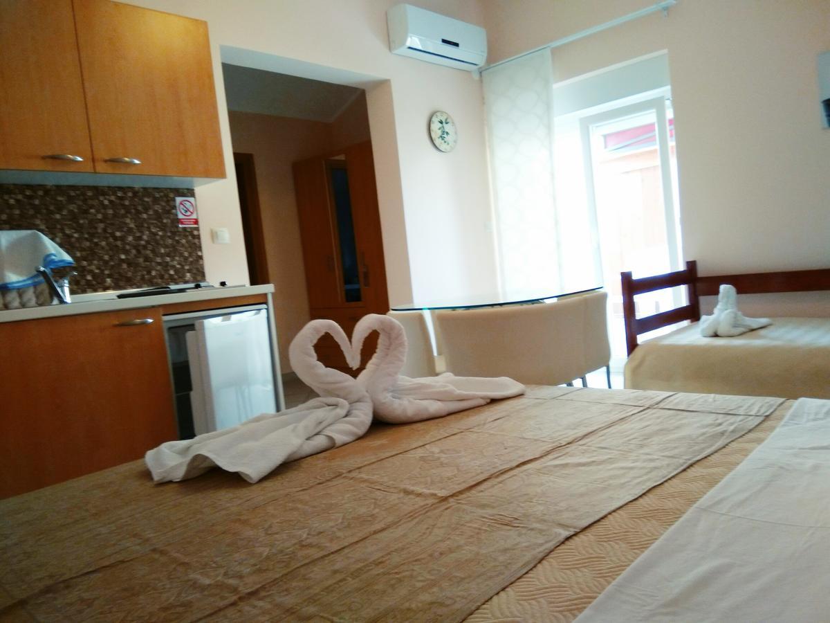 Aparthotel Viola Pjescana Uvala Exterior photo