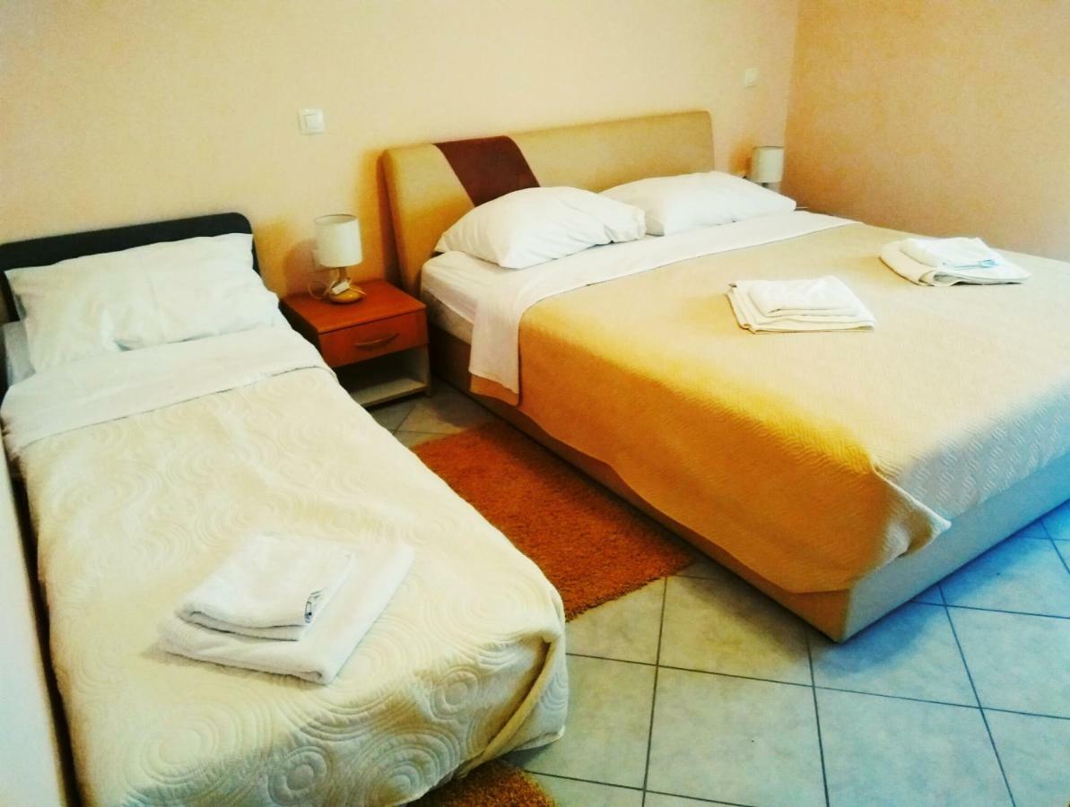 Aparthotel Viola Pjescana Uvala Exterior photo